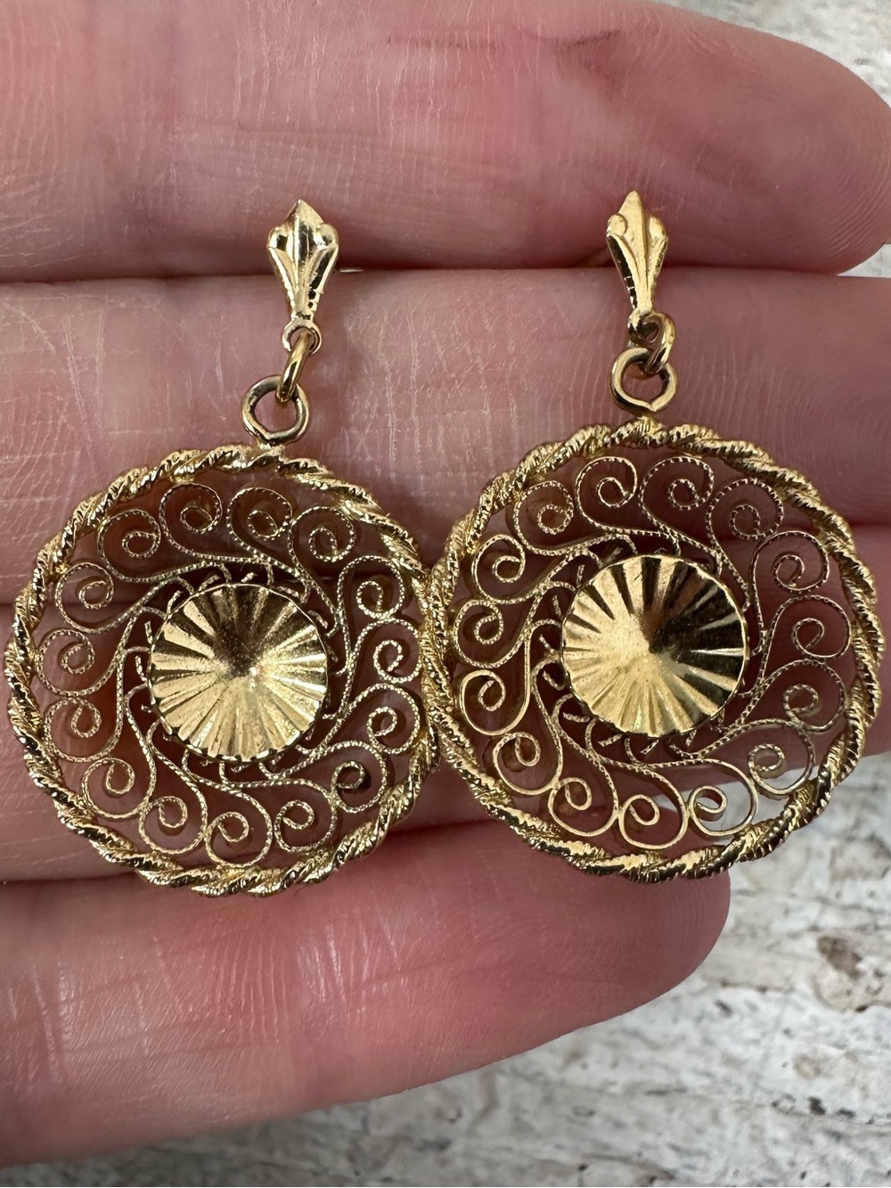Vintage Gold Color? Ornate Filigree Dangling Earrings